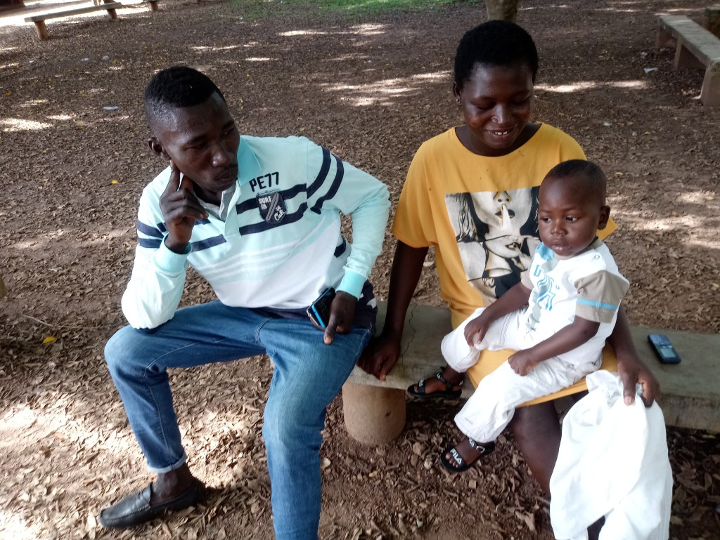 Papà e mamma con il piccolo