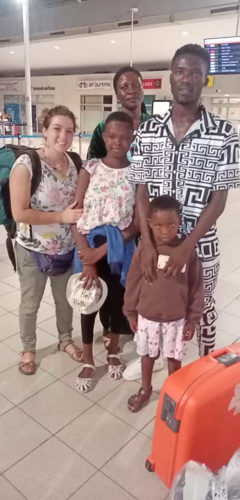 La famiglia saluta la piccola Ramatoullay