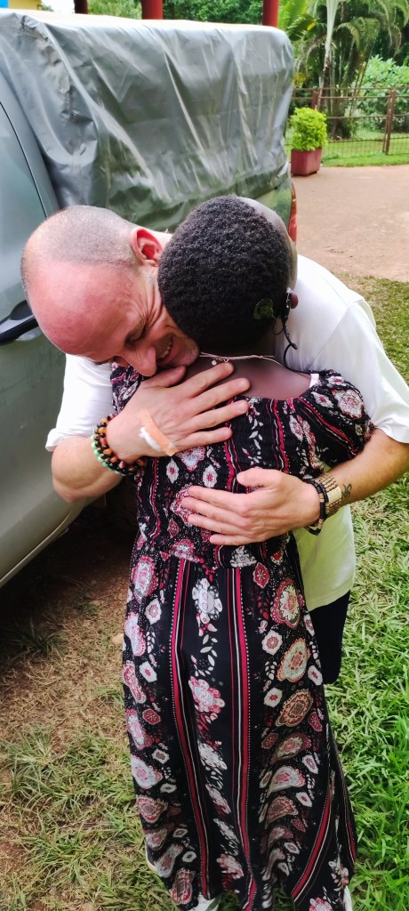 La commozione è tanta per tutti, anche per Walter, nel poterla riabbaracciare