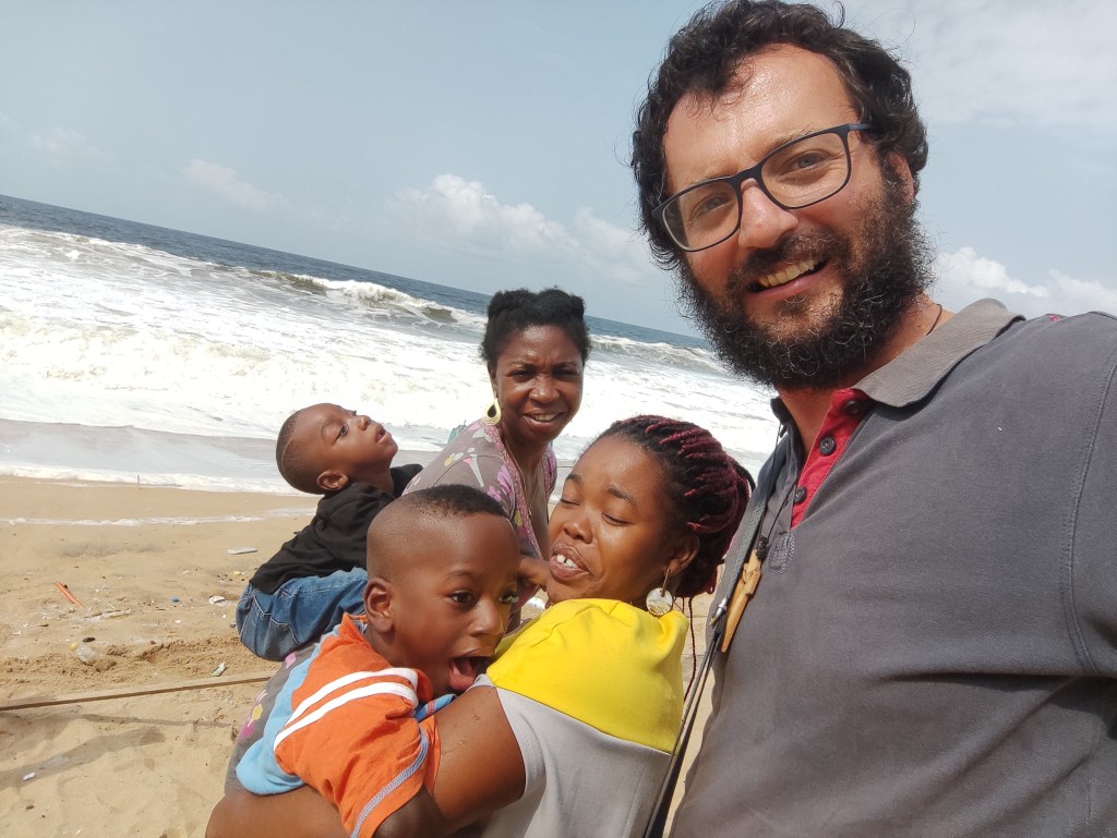 Al mare con Prince, Jean Baptiste e le loro mamme