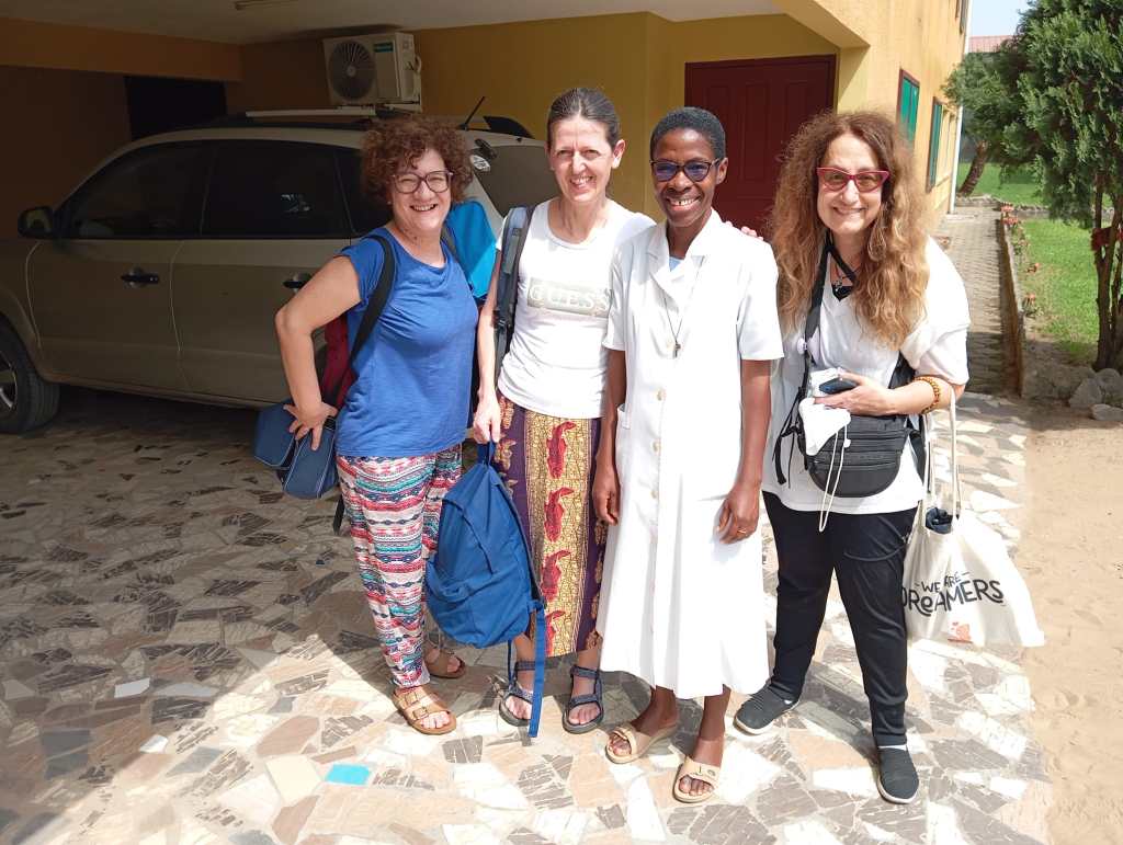 Delegazione con le suore Poverelle