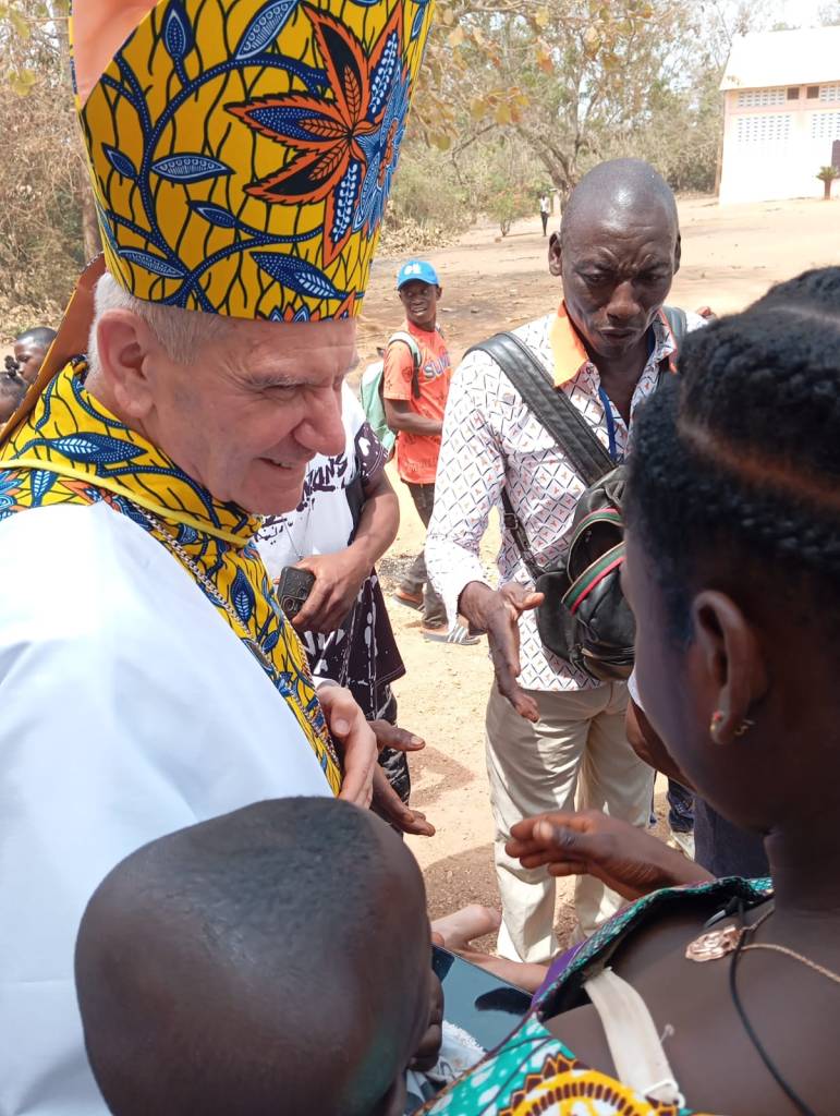 Il Vescovo a Bangoua